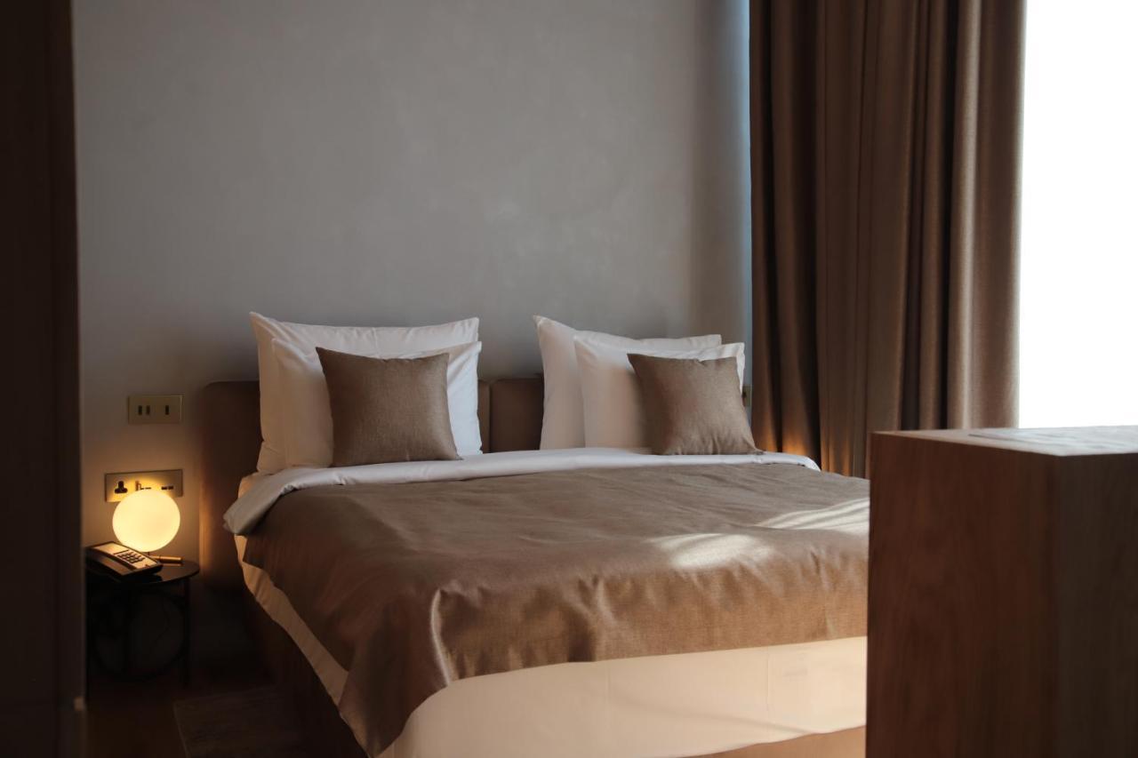 The Veil Hotel Астана Экстерьер фото A bedroom at the hotel