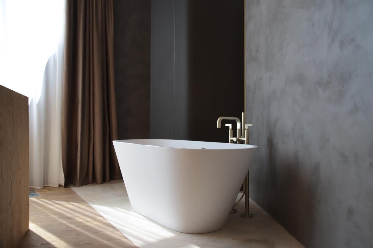 The Veil Hotel Астана Экстерьер фото A freestanding bathtub